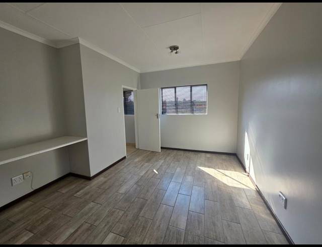 1 BEDROOM APARTMENT FOR SALE IN GLEN MARAIS
